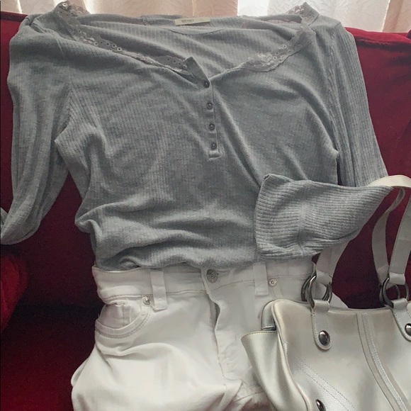 Seven7 Denim - GREAT white capri jeans!